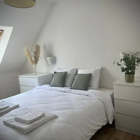 Alexander Home With Parking
